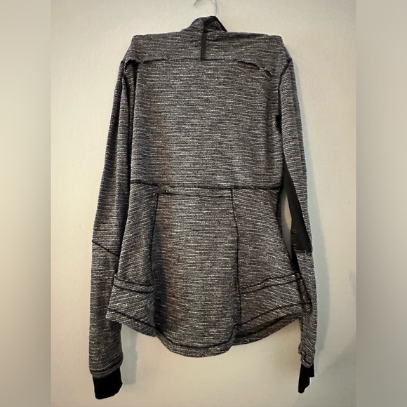 Lululemon jacket/ sweater grey WITH POCKETS/ SIZE 8 - Picture 7 of 7